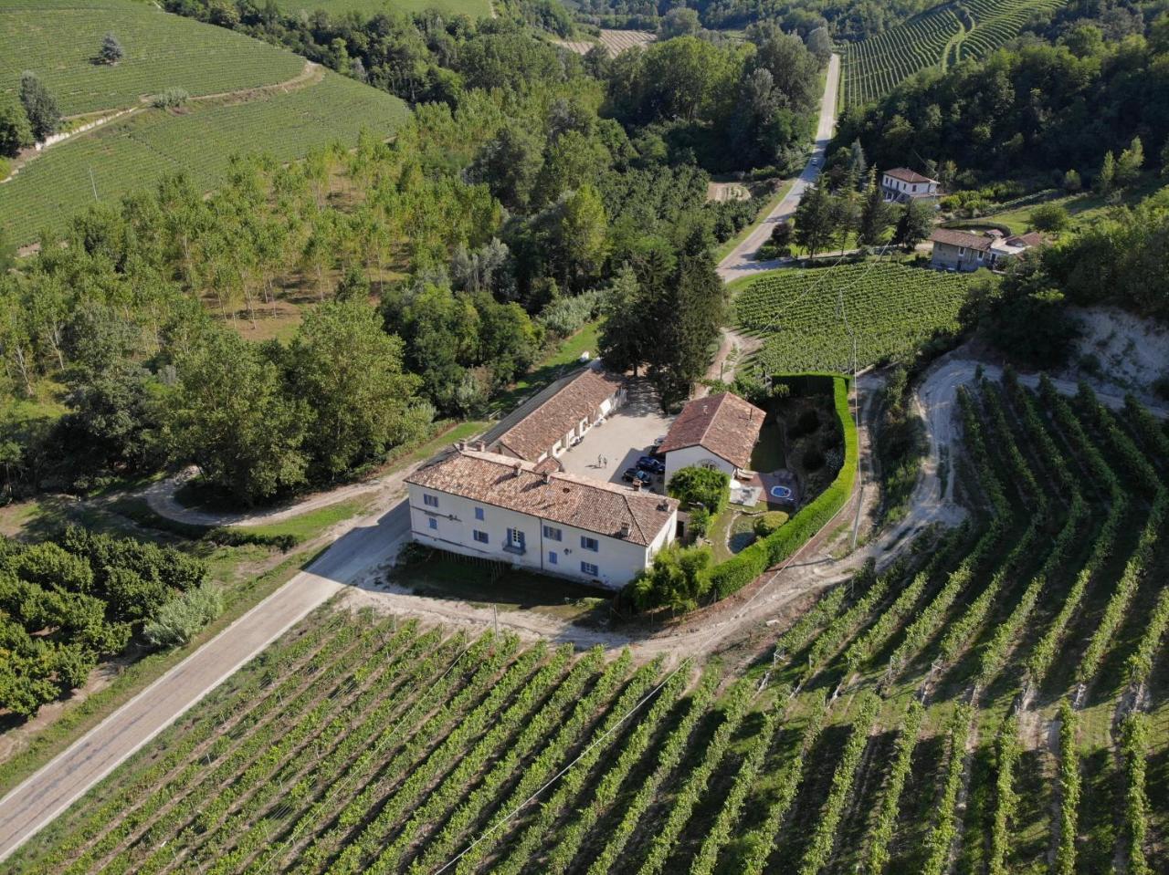 Marcarini Agriturismo Neviglie Exteriér fotografie